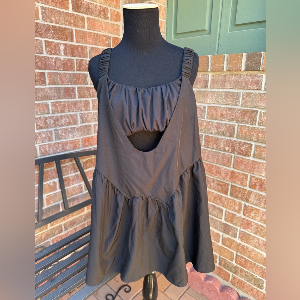 Black Sleeveless Dress with Cutout